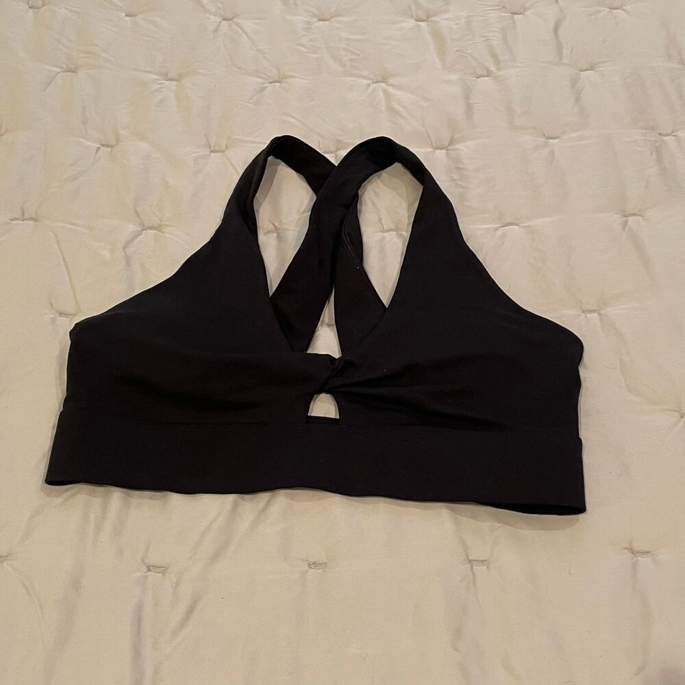 Fabletics Oasis Twist Sports Bra